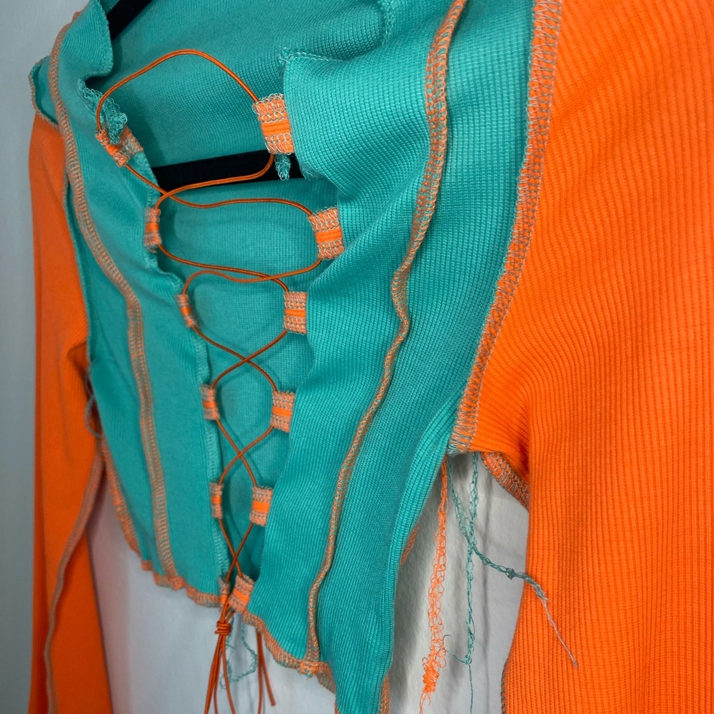 IG BADDIE DISTRESSED SEAMS TIE FRONT TOP